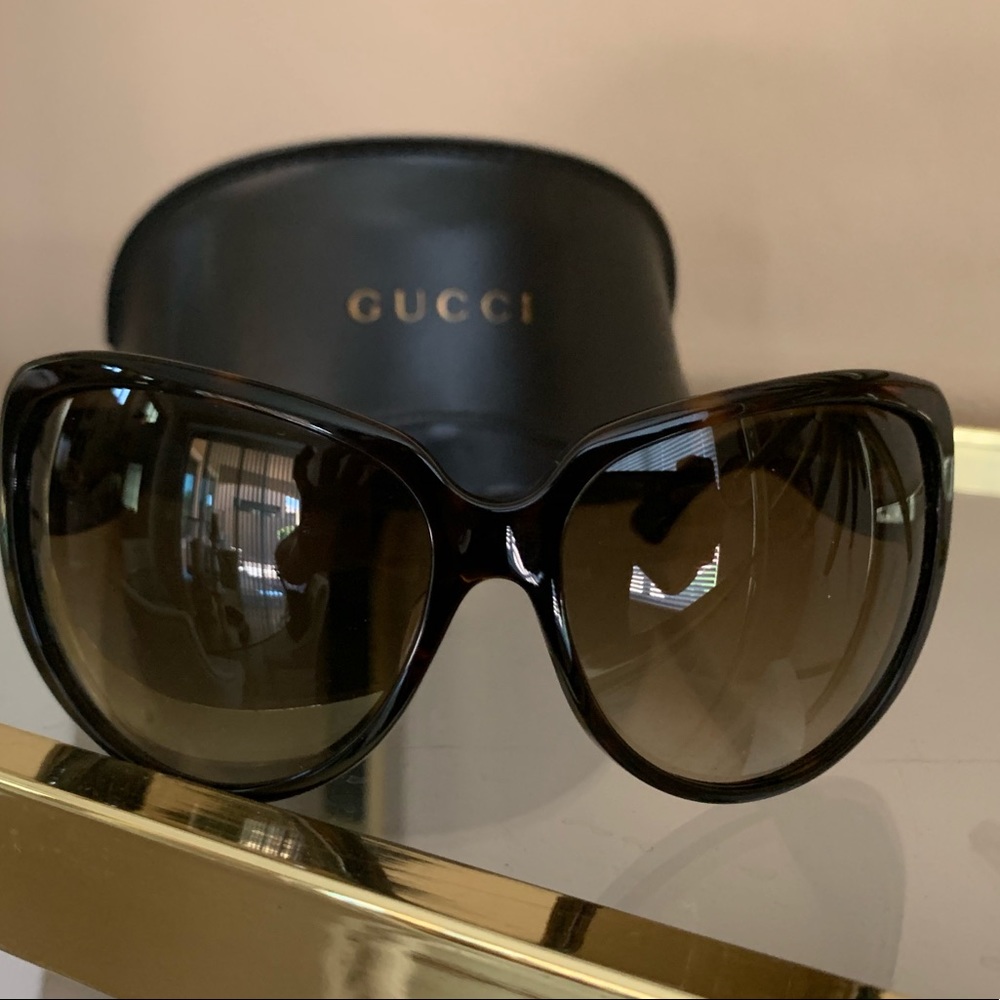 New Gucci oversized Jackie o sunglasses w/case